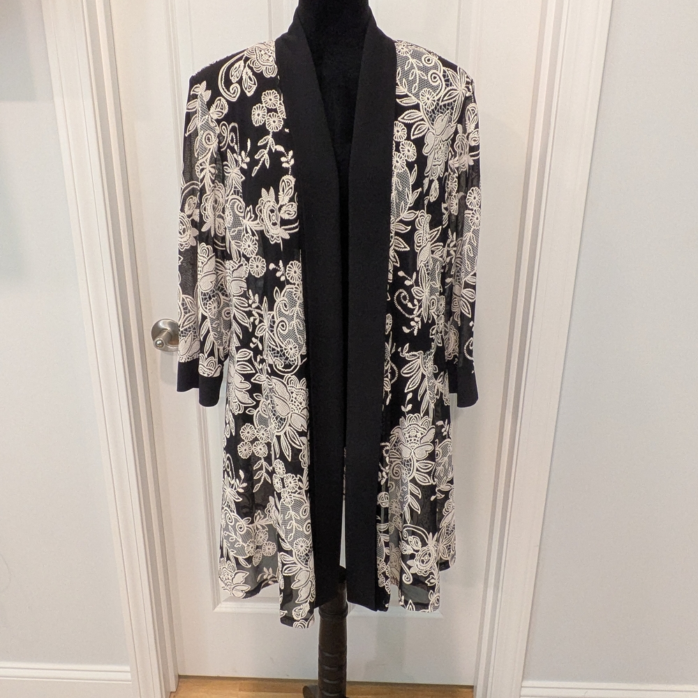 Dressbarn Chic Black and White Floral Women's Cardigan Size 18